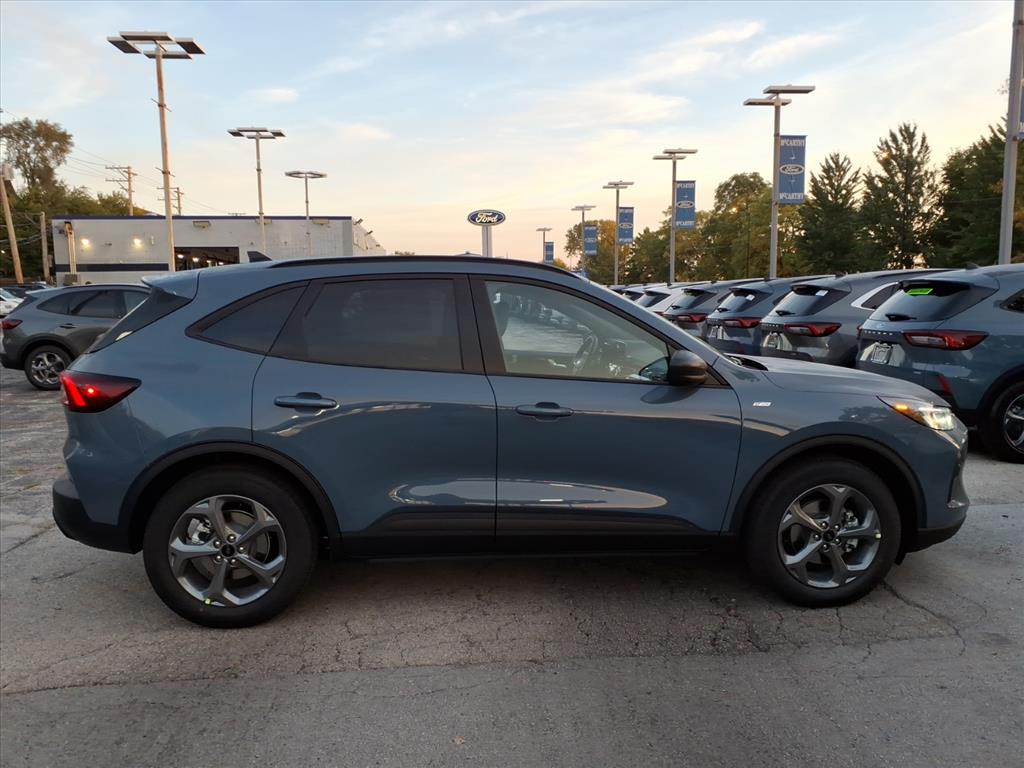 2026 Ford Escape ST-Line photo 2