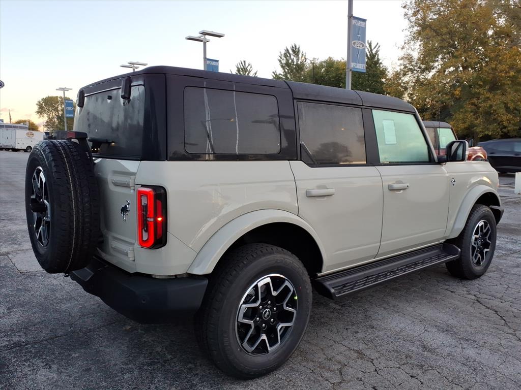 2025 Ford Bronco Outer Banks photo 2