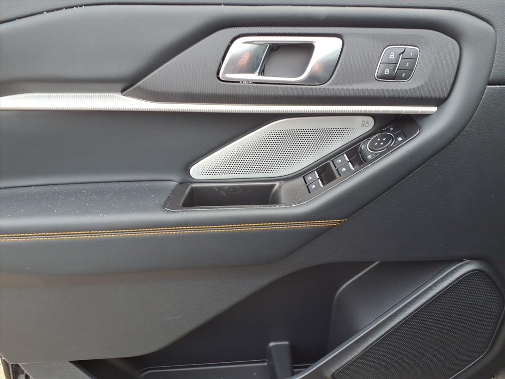 2026 Ford Explorer photo 2