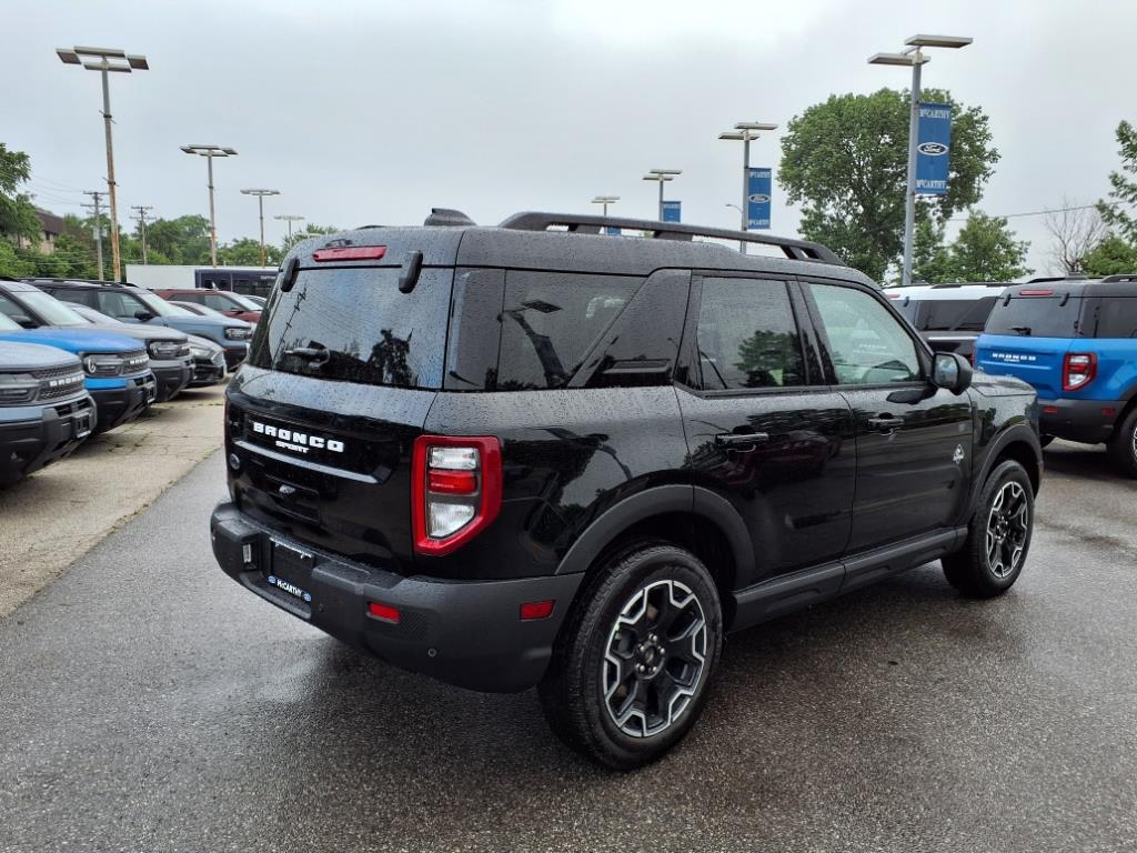 2025 Ford Bronco Sport Outer Banks photo 2