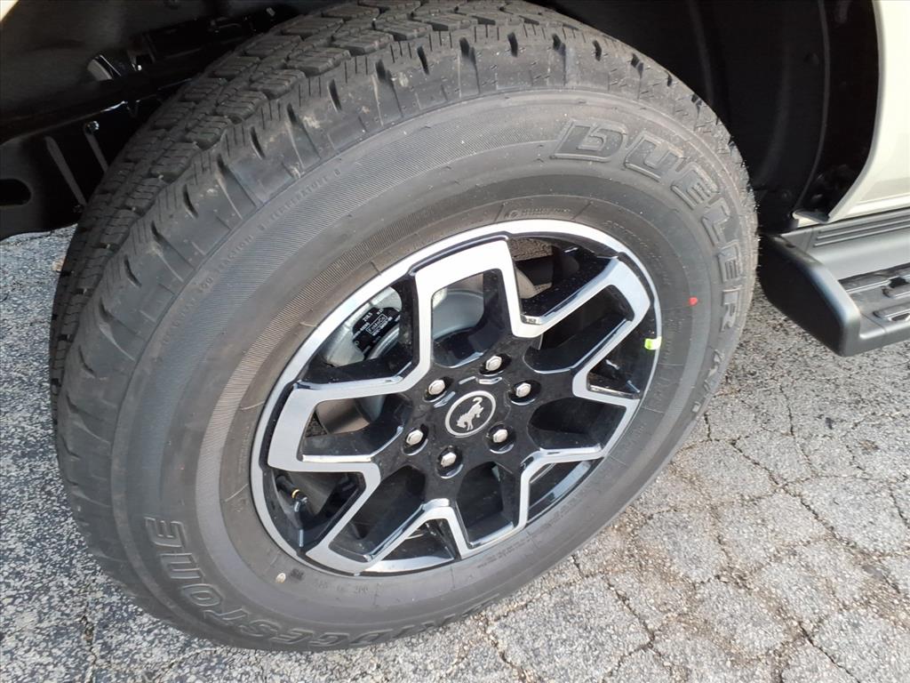 2025 Ford Bronco Outer Banks photo 3