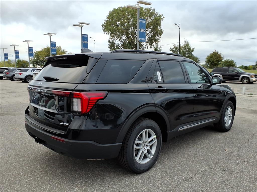 2025 Ford Explorer photo 2