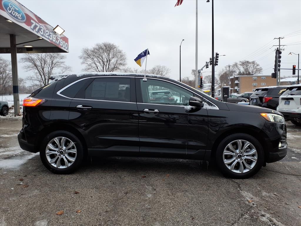 2023 Ford Edge Titanium photo 2