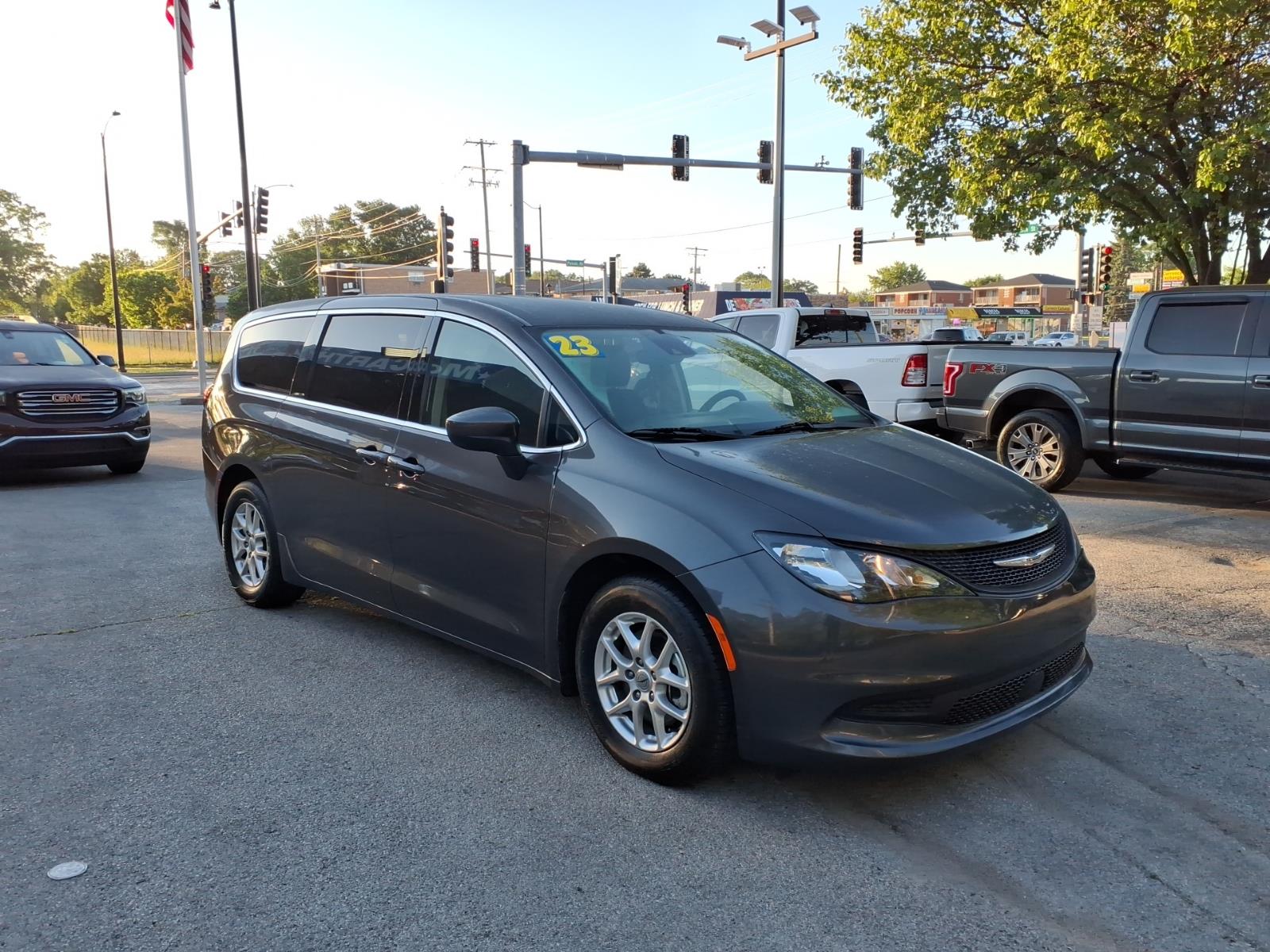 2023 Chrysler Voyager's photo