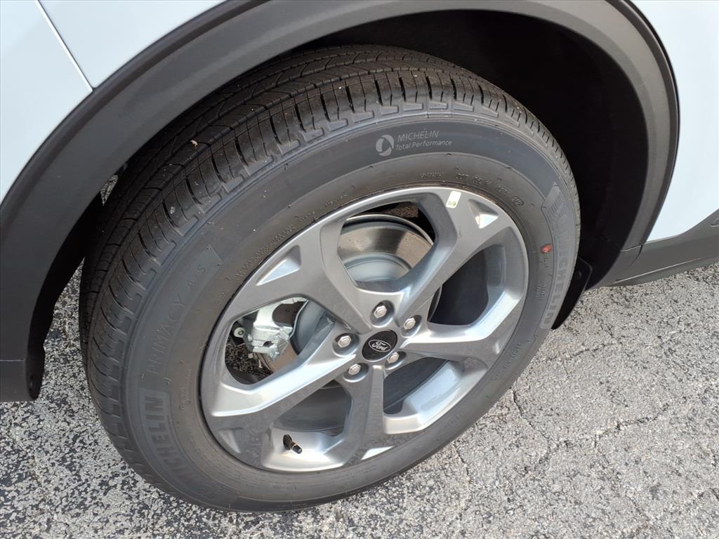 2025 Ford Escape ST-Line photo 4