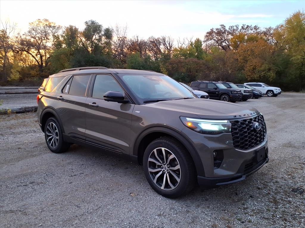 2026 Ford Explorer ST-LINE's photo