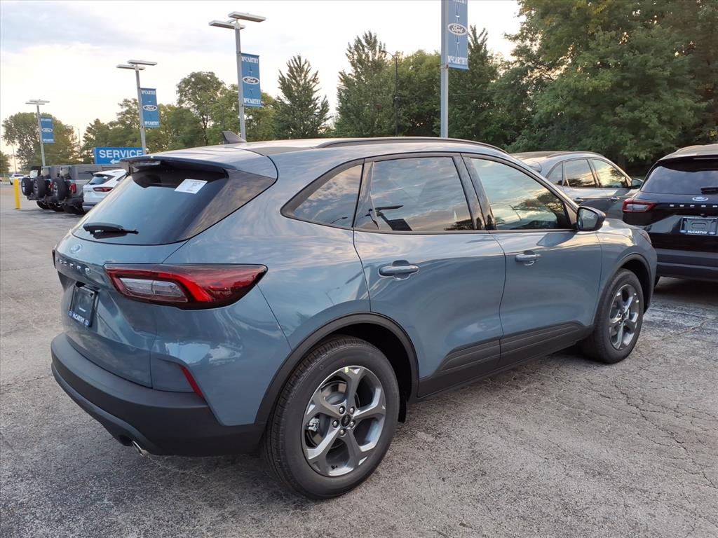 2025 Ford Escape ST-Line photo 2