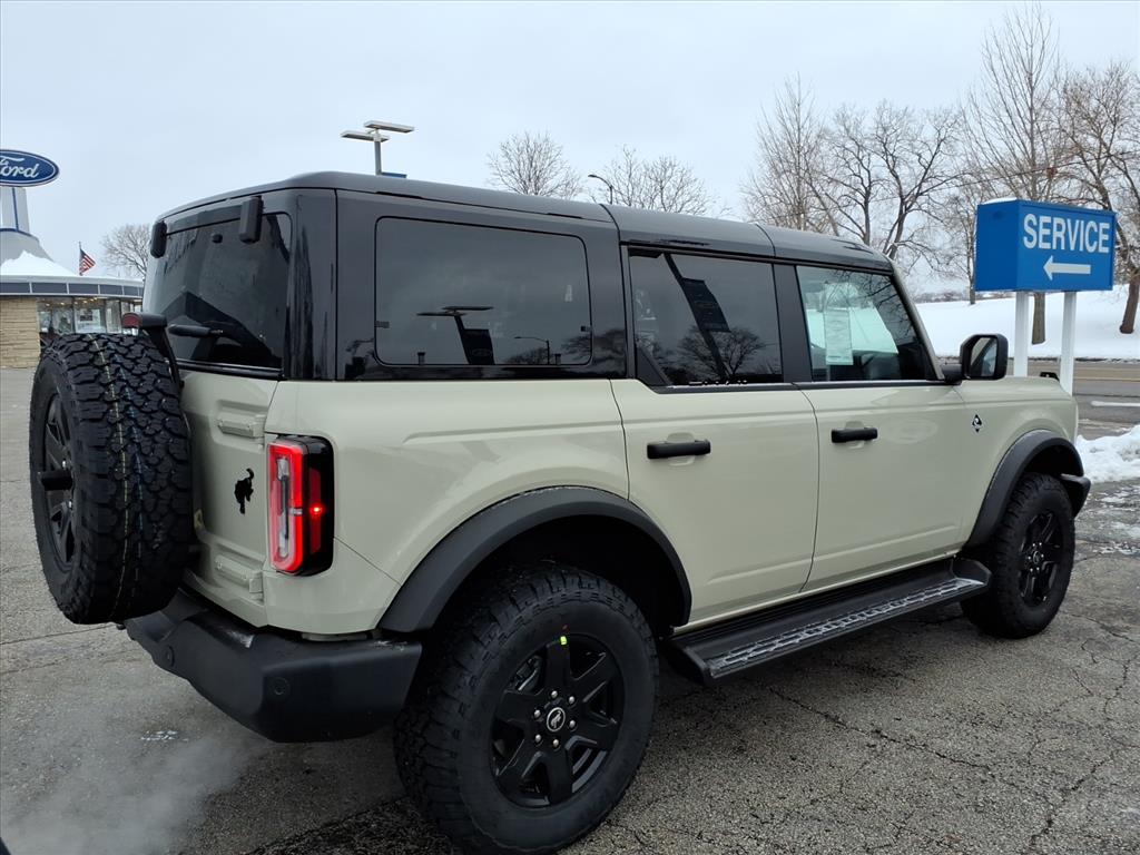2025 Ford Bronco Outer Banks photo 3