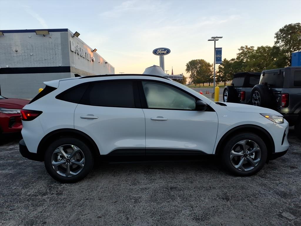 2025 Ford Escape ST-Line photo 2
