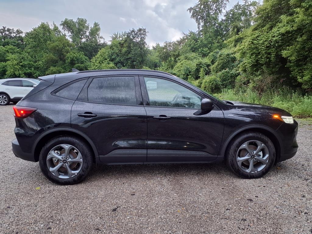 2025 Ford Escape ST-Line photo 2