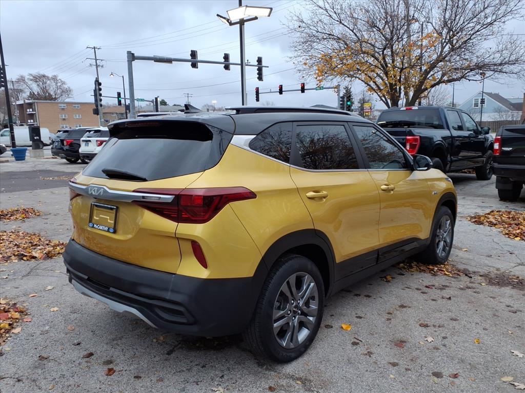 2023 Kia Seltos S Nightfall Edition photo 3