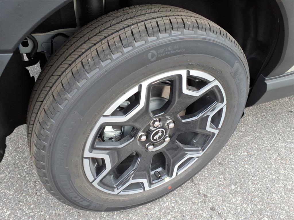 2025 Ford Bronco Sport Outer Banks photo 2