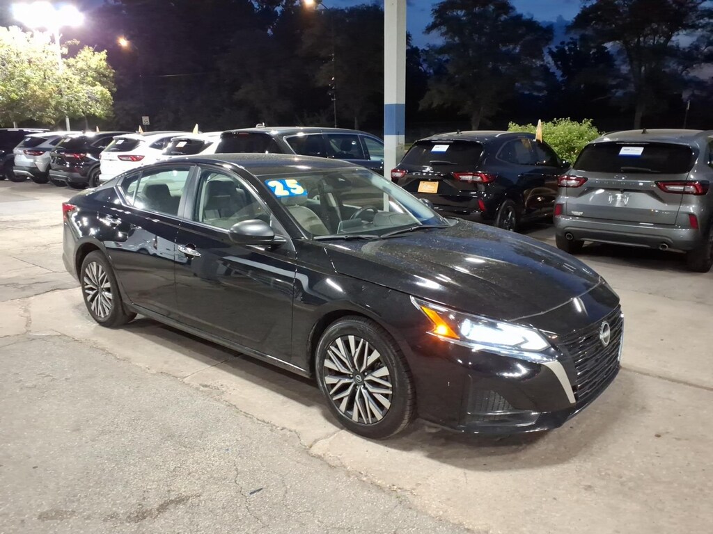 Used 2025 Nissan Altima SV Sedan