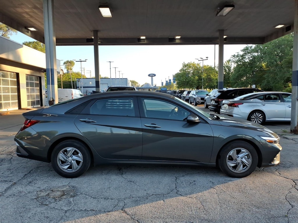 Used 2025 Hyundai Elantra SE Sedan