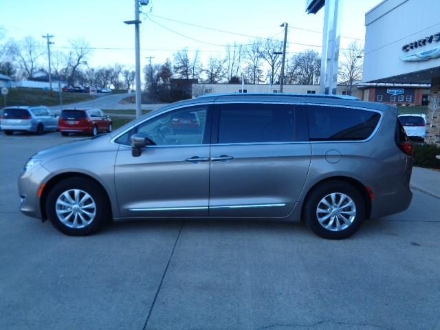 2018 Chrysler Pacifica Touring L's photo