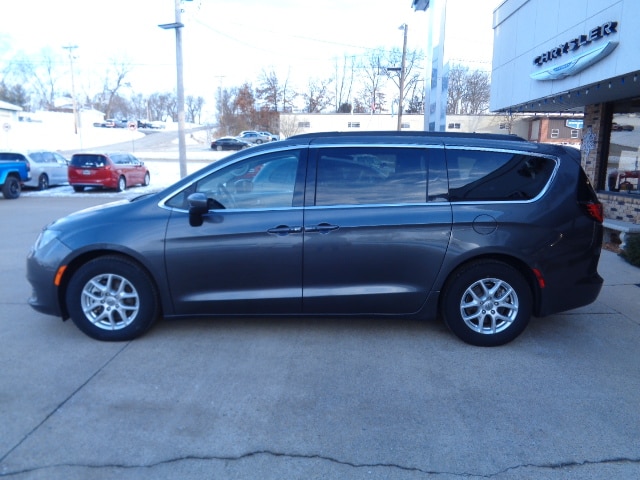 2021 Chrysler Voyager's photo