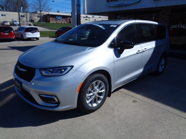 2026 Chrysler Pacifica Limited's photo