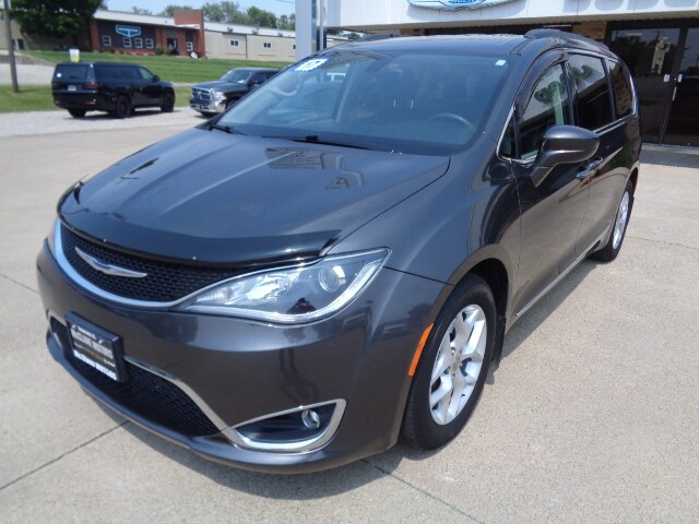 Used 2017 Chrysler Pacifica Touring-L with VIN 2C4RC1BG0HR514513 for sale in Newton, IL