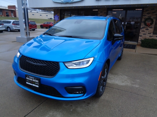 2026 Chrysler Pacifica Select's photo