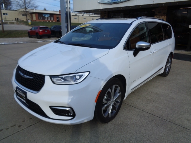2026 Chrysler Pacifica Pinnacle's photo