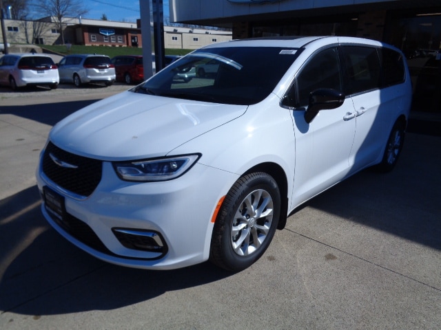 2026 Chrysler Pacifica Limited's photo