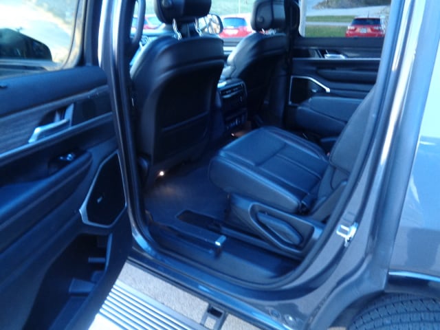 2022 Jeep Wagoneer Series III - Photo 12