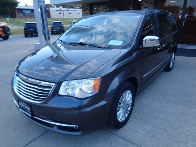 Used 2015 Chrysler Town & Country Limited with VIN 2C4RC1JGXFR697644 for sale in Newton, IL
