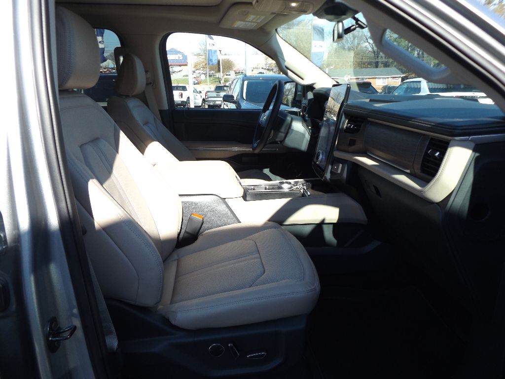 2024 Ford Expedition MAX Limited photo 2