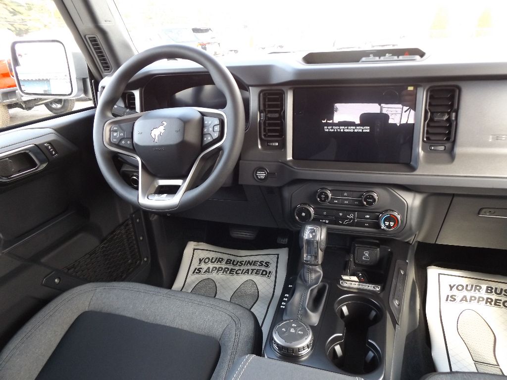 2025 Ford Bronco Base photo 3