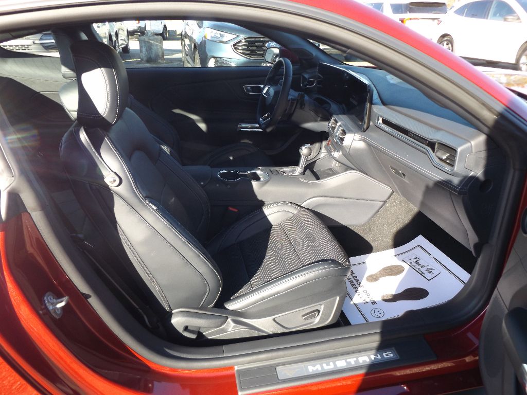 2025 Ford Mustang GT Premium photo 2
