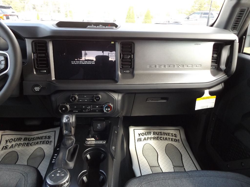 2025 Ford Bronco Base photo 4
