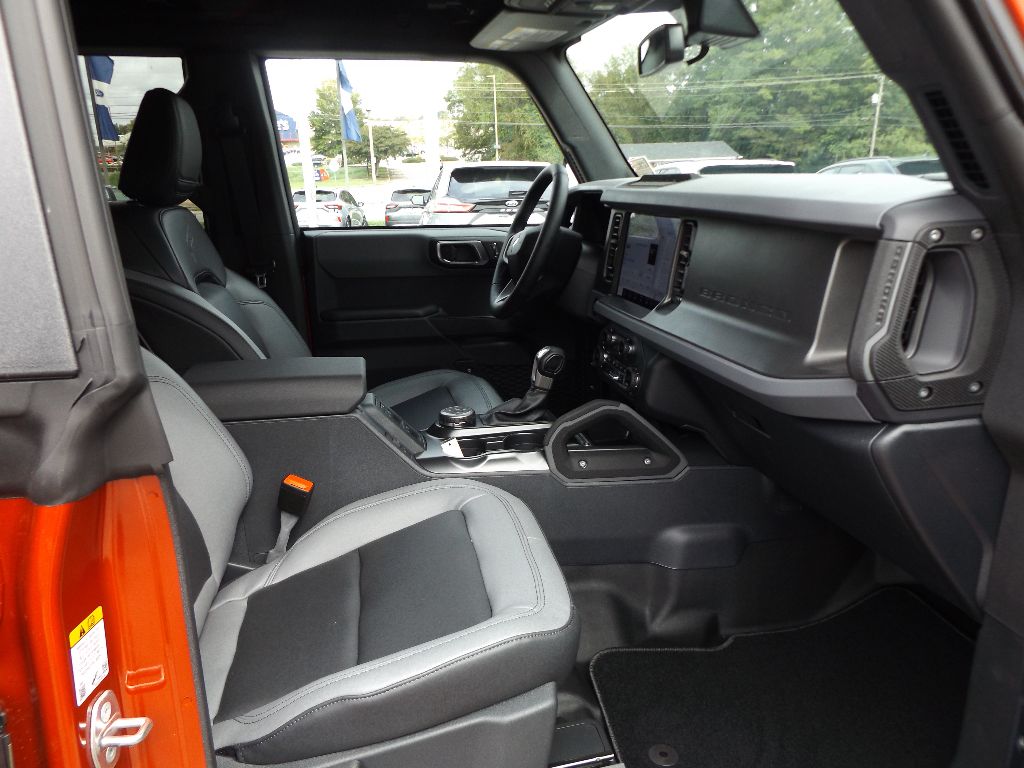 2024 Ford Bronco Big Bend photo 2