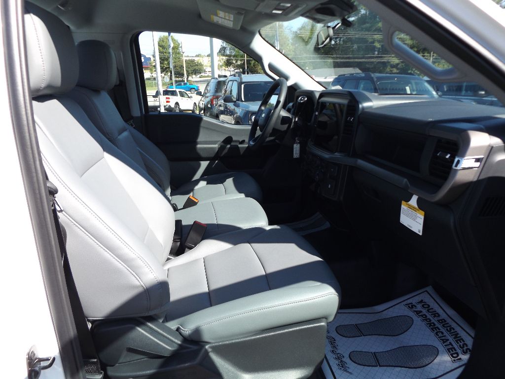 2025 Ford F-150 XL photo 2