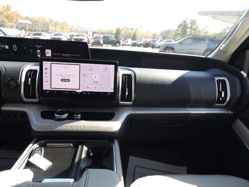 2025 Ford Expedition MAX photo 2