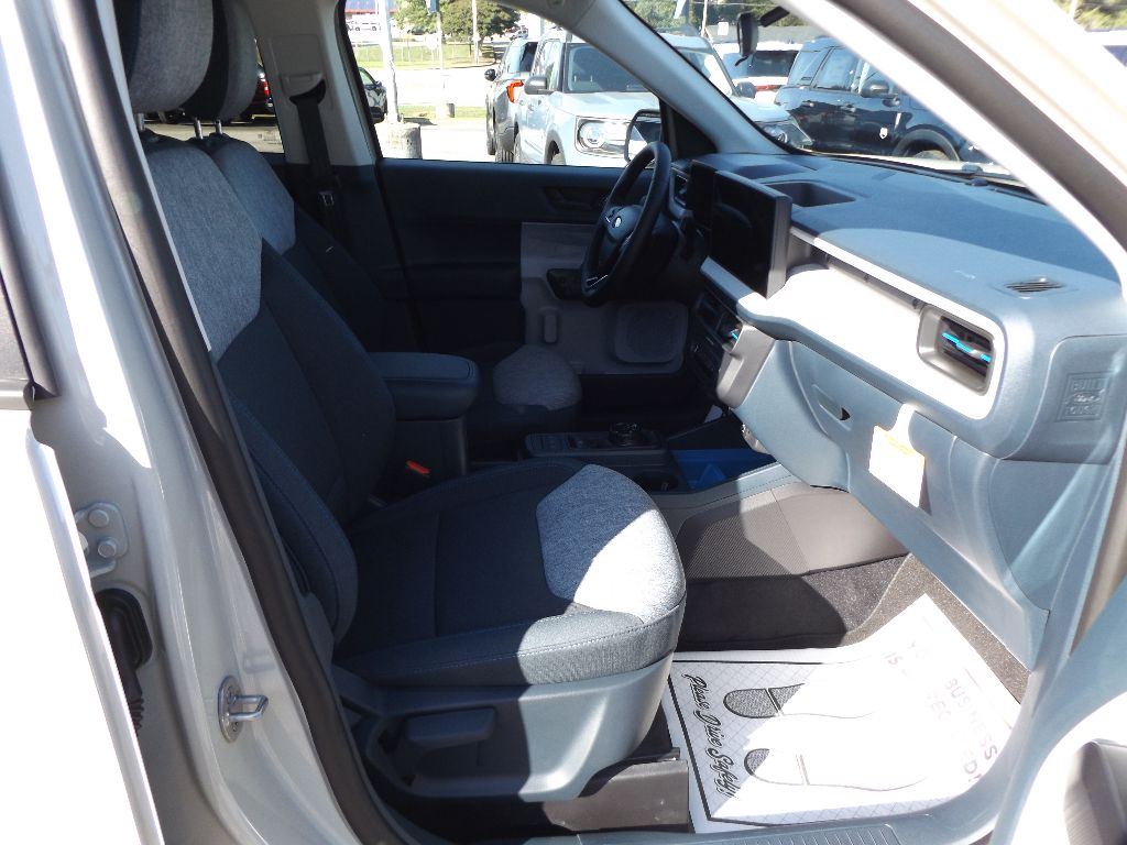 2025 Ford Maverick XLT photo 2