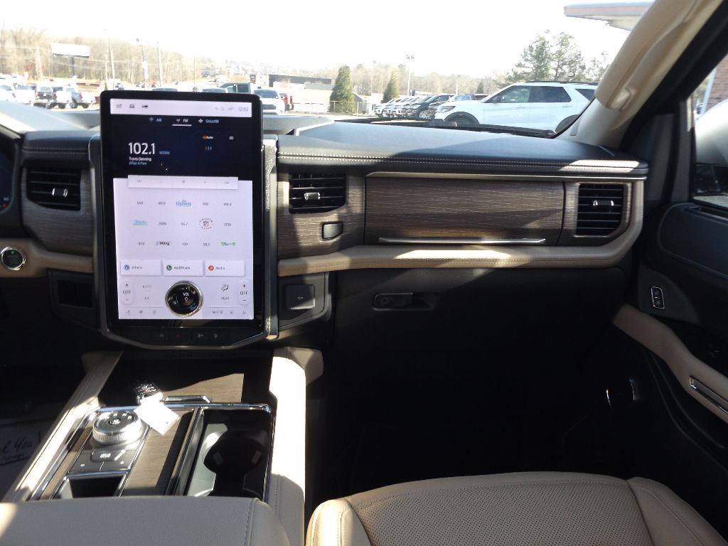 2024 Ford Expedition MAX Limited photo 3
