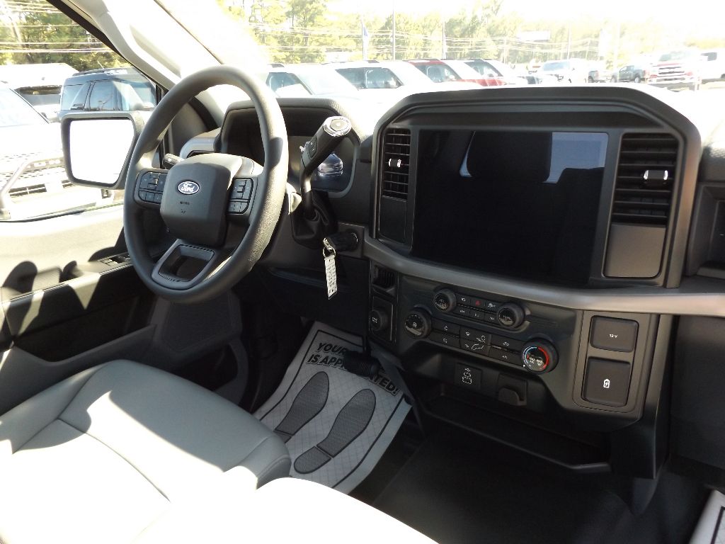 2025 Ford F-150 XL photo 3