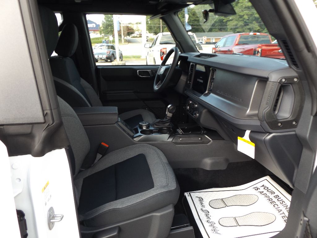 2025 Ford Bronco Base photo 2