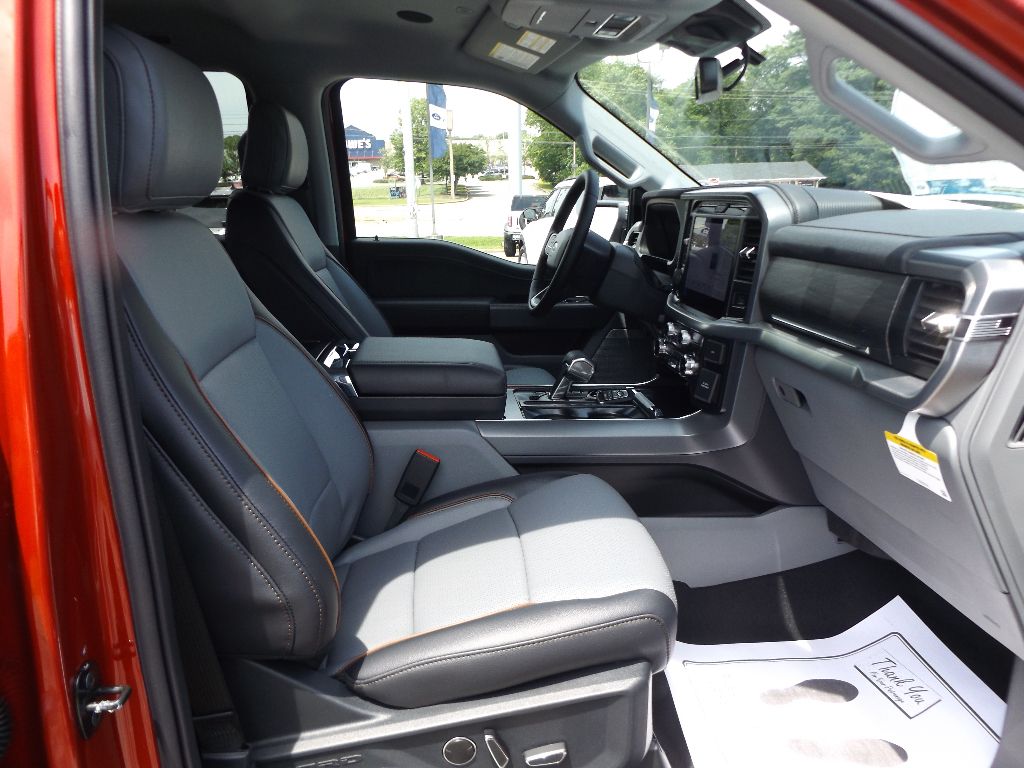 2025 Ford F-150 Lariat photo 2