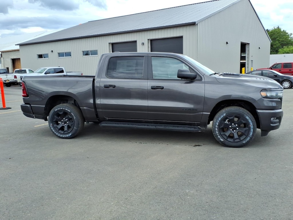 New 2026 Ram 1500 EXPRESS CREW CAB 4X4 5'7 BOX Pickup