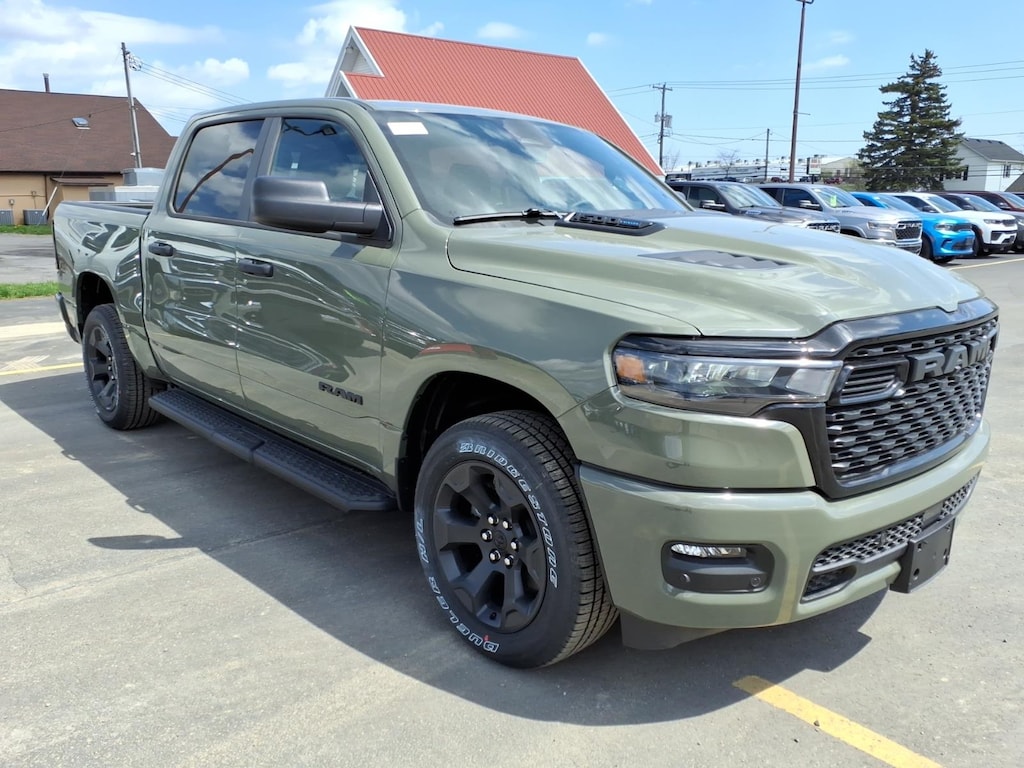 New 2026 Ram 1500 EXPRESS CREW CAB 4X4 5'7 BOX Pickup