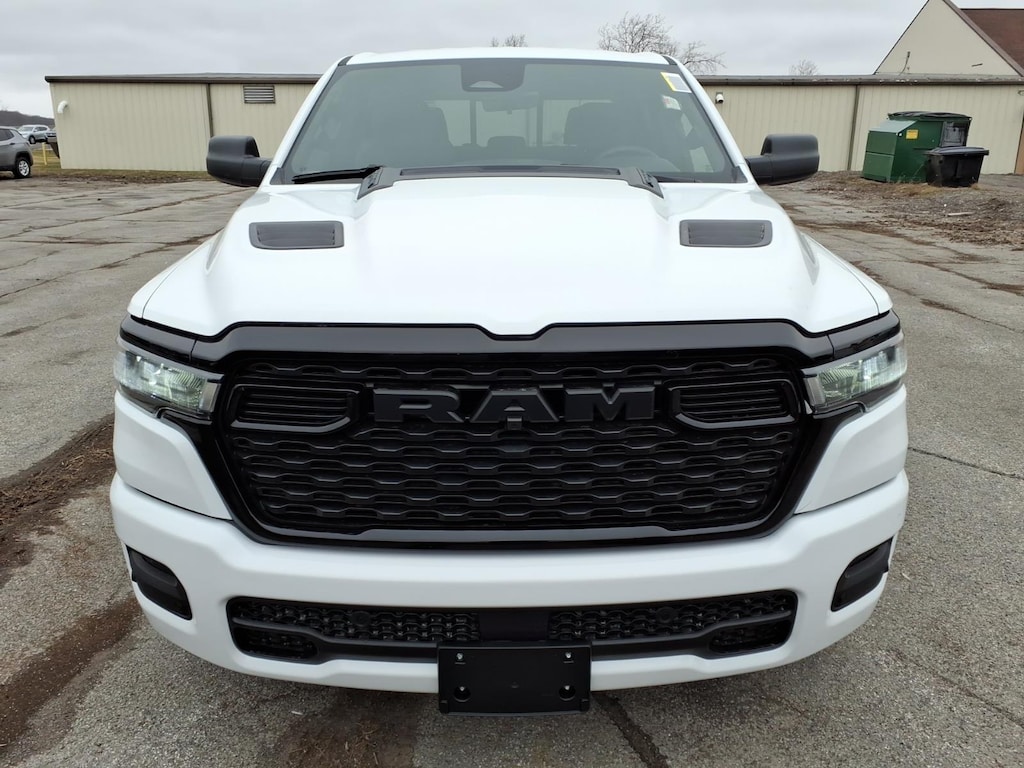 New 2026 Ram 1500 EXPRESS CREW CAB 4X4 5'7 BOX Pickup