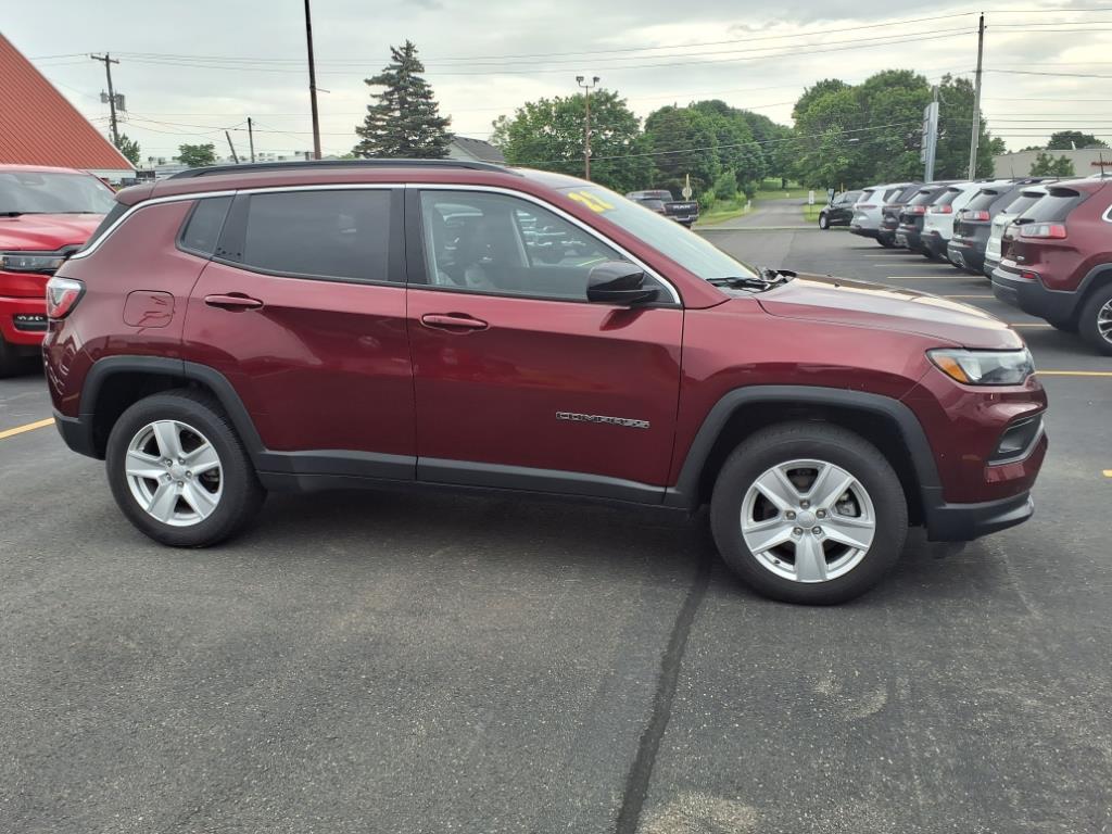 2022 Jeep Compass Latitude photo 4