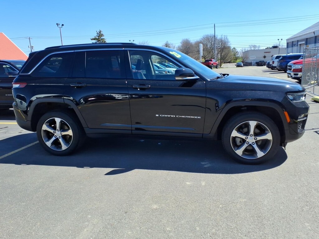 Used 2023 Jeep Grand Cherokee Limited 4x4 Limited SUV