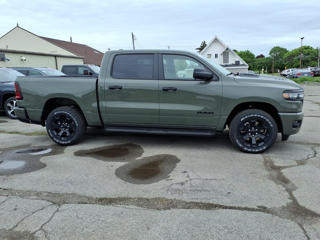 New 2026 Ram 1500 EXPRESS CREW CAB 4X4 5'7 BOX Pickup