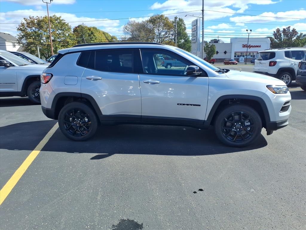 2026 Jeep Compass Latitude photo 3