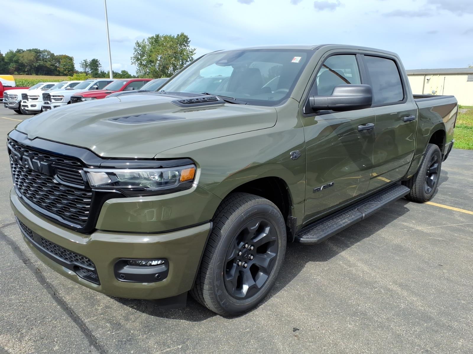 2027 Ram 1500 TRADESMAN CREW CAB 4X4 Pickup