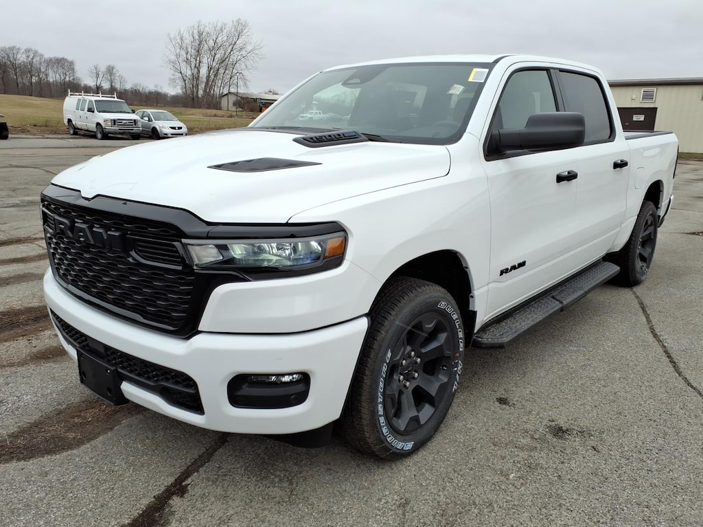 New 2026 Ram 1500 EXPRESS CREW CAB 4X4 5'7 BOX Pickup