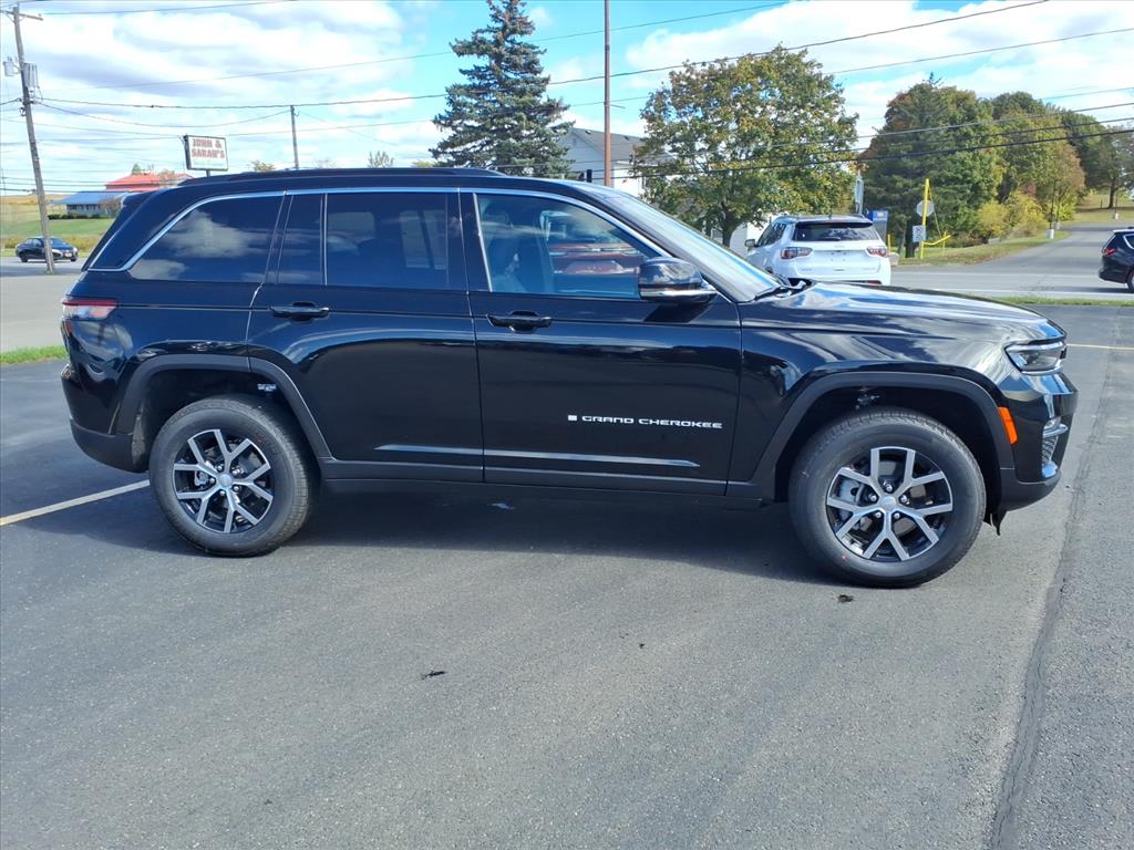 2025 Jeep Grand Cherokee Limited photo 2