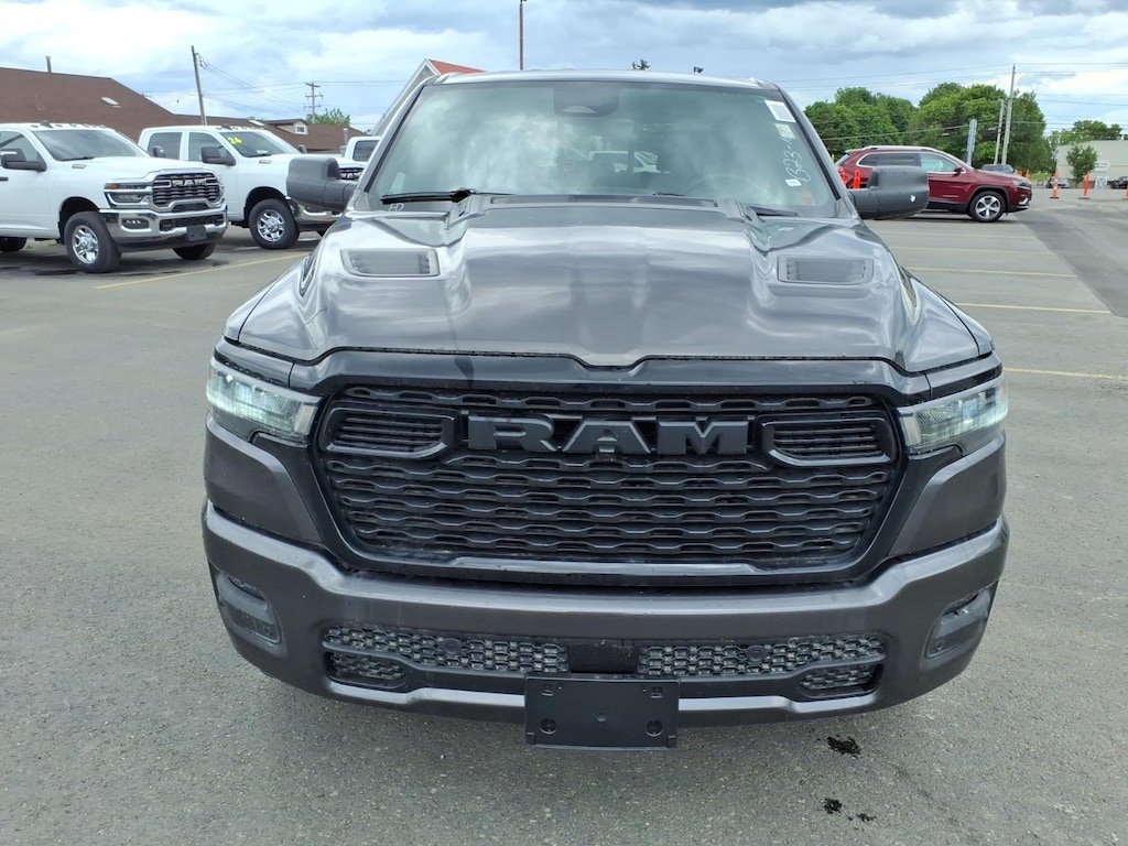 New 2026 Ram 1500 EXPRESS CREW CAB 4X4 5'7 BOX Pickup